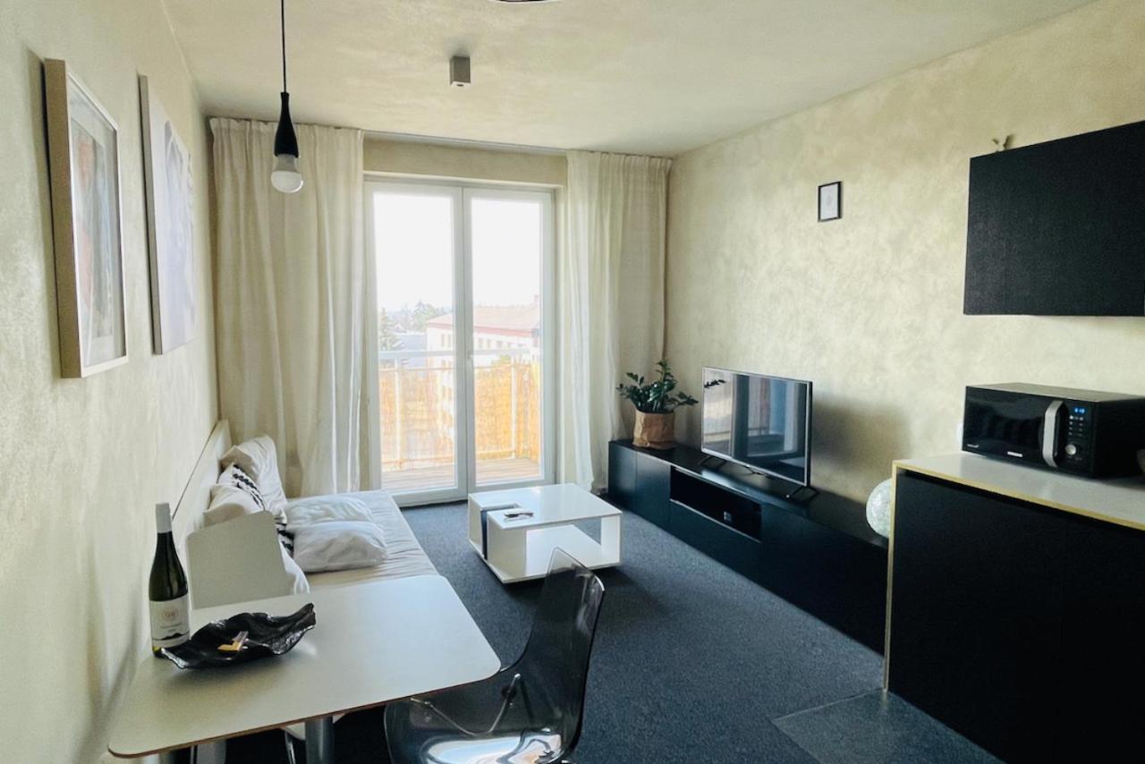 Cozy Apartment - Citycentre - Freeparking - Selfcheck-In Liptovský Mikuláš Buitenkant foto