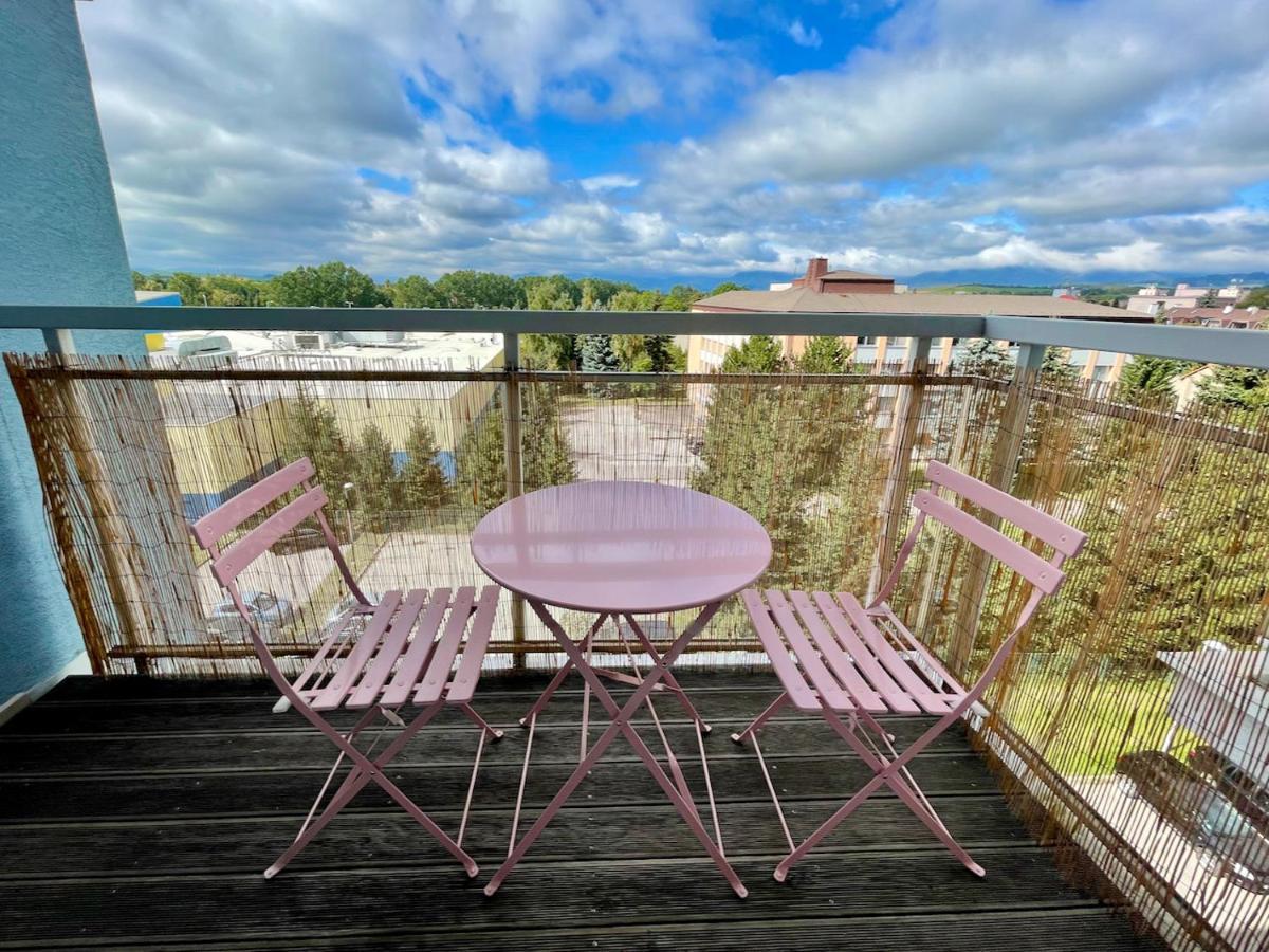 Cozy Apartment - Citycentre - Freeparking - Selfcheck-In Liptovský Mikuláš Buitenkant foto